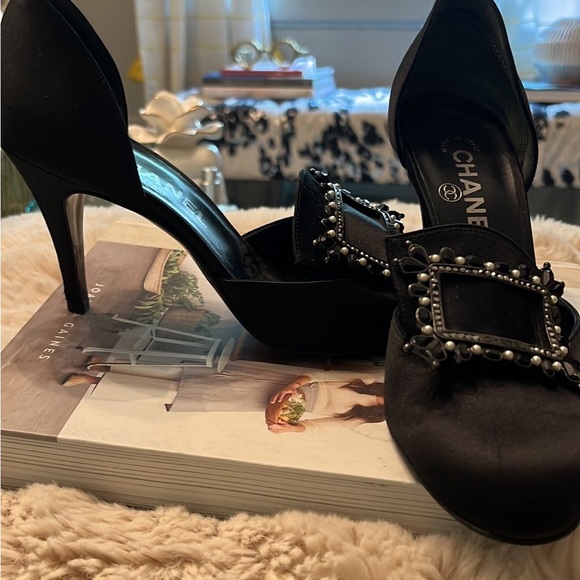 Chanel Shoes - Picture 4 of 9